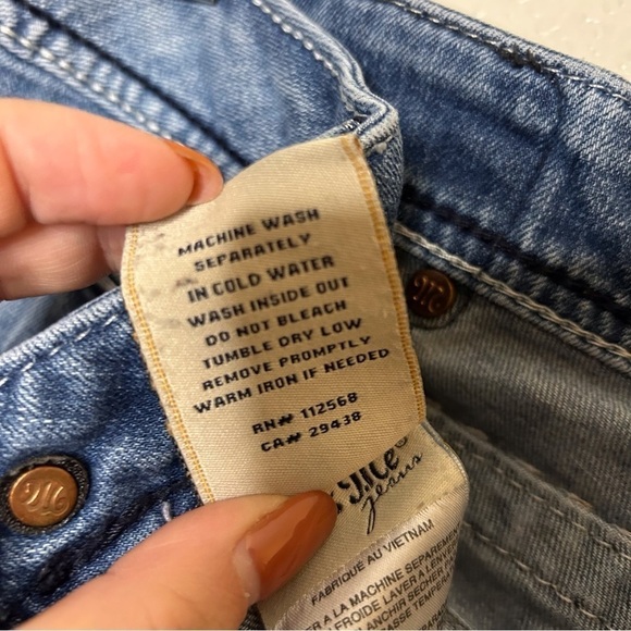 Miss Me Denim Distressed Boyfriend Capri Size 27 (around a US Size 4) - Picture 15 of 16
